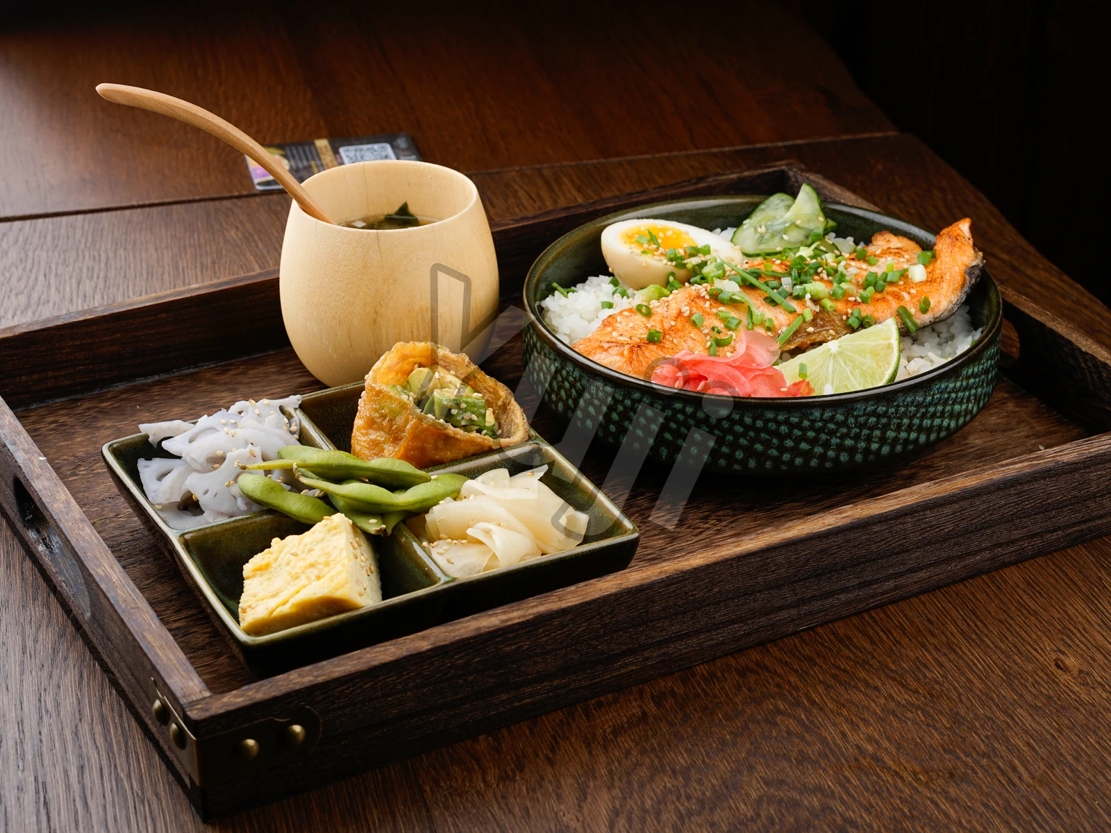 Un repas japonais complet et équilibré